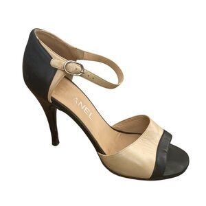 CHANEL Iconic Vintage Two-Tone Black and Cream Heels Ankle Strap 7.5